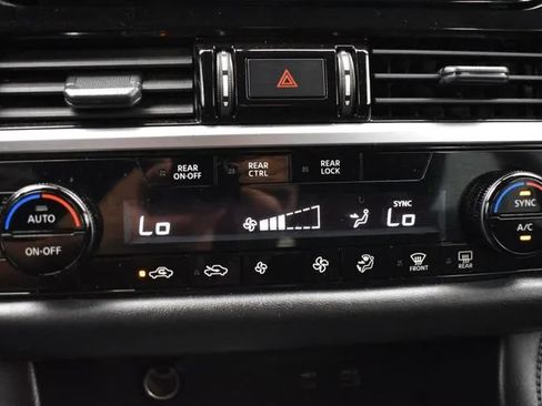 Used 2024 Nissan Pathfinder SV FWD image 33
