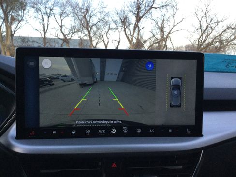 Used 2025 Ford Escape Platinum w/ Premium Technology Package image 10