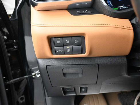 Used 2023 Toyota Highlander Platinum image 10