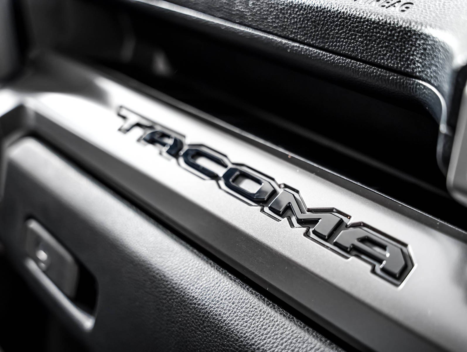 Used 2024 Toyota Tacoma SR5 AWD/4WD image 22