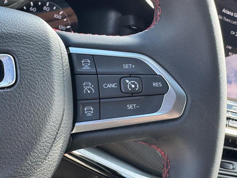 Used 2025 Jeep Compass Trailhawk AWD/4WD image 17