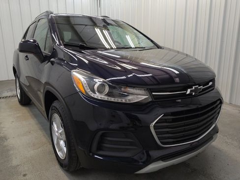 Used 2022 Chevrolet Trax LT w/ LT Convenience Package AWD/4WD image 13