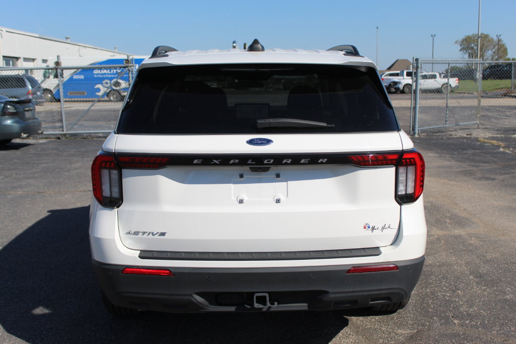 Used 2025 Ford Explorer Active RWD image 5