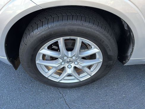 Used 2019 Volvo XC60 T5 Momentum w/ Multimedia Package image 30