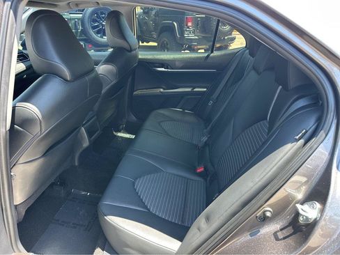 Used 2022 Toyota Camry SE w/ Convenience Package FWD image 10