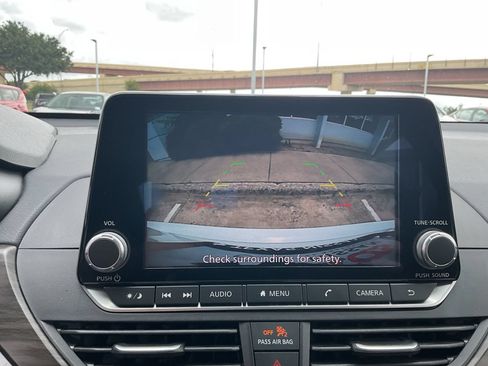 Used 2025 Nissan Altima 2.5 SV FWD image 25