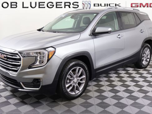 Certified 2024 GMC Terrain SLT w/ Infotainment Package II AWD/4WD image 3