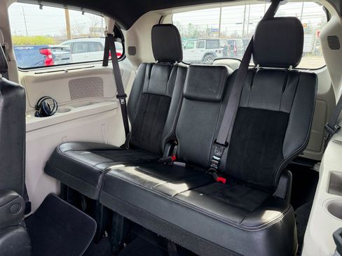 Used 2017 Dodge Grand Caravan SXT w/ Driver Convenience Group image 13