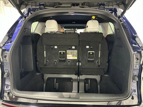 Used 2025 Toyota Sienna XSE image 54
