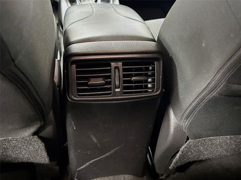 Used 2021 Nissan Rogue Sport S image 23