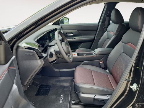 New 2025 Nissan Kicks SR image 11