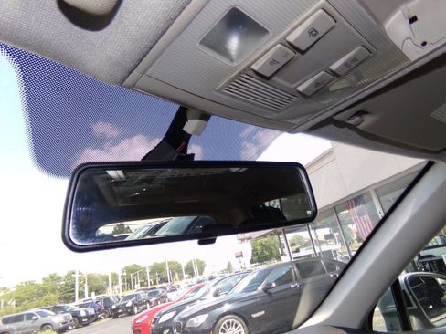 Used 2021 Volkswagen Tiguan SE image 61