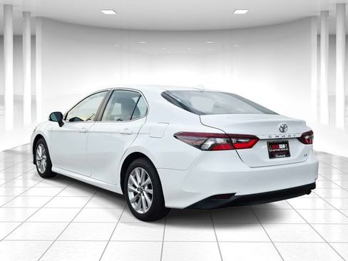 Used 2021 Toyota Camry LE FWD image 3