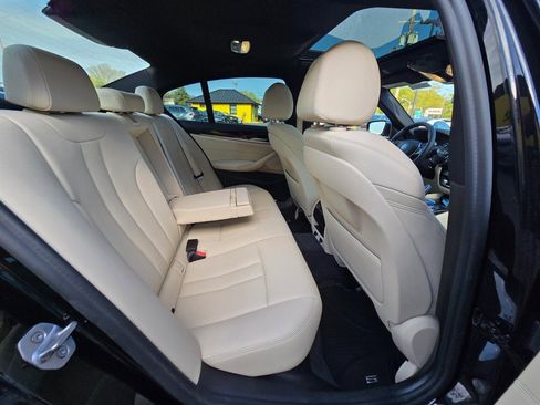 Used 2019 BMW 530i xDrive w/ Convenience Package AWD/4WD image 17