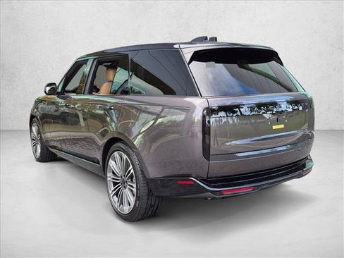 Certified 2026 Land Rover Range Rover Long Wheelbase SE AWD/4WD image 8