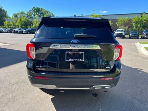 Used 2023 Ford Explorer XLT w/ Equipment Group 202A AWD/4WD image 6