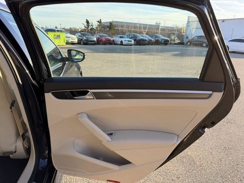 Used 2017 Volkswagen Passat 1.8T R-Line w/ R-Line Lighting Package image 19