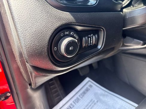 Used 2018 Jeep Renegade Altitude AWD/4WD image 28