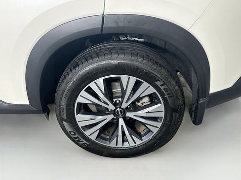 Used 2023 Nissan Rogue SV image 11