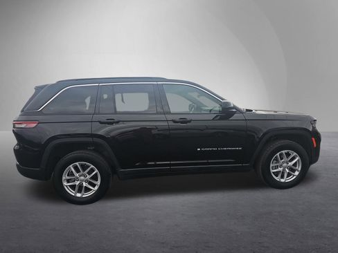 Used 2025 Jeep Grand Cherokee Laredo X w/ Luxury Tech Group I AWD/4WD image 2