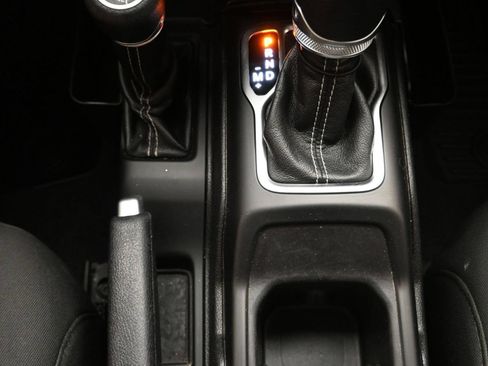 Used 2020 Jeep Wrangler Unlimited Sahara w/ Cold Weather Group AWD/4WD image 18