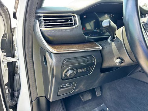Used 2023 Jeep Grand Wagoneer Series II AWD/4WD image 10