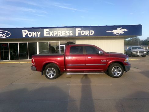 Used 2014 RAM 1500 Laramie w/ Convenience Group AWD/4WD image 2