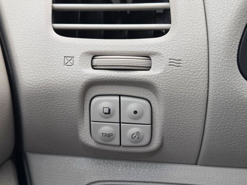 Used 2011 Nissan Leaf SL FWD image 22