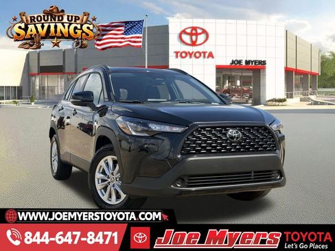 Used 2025 Toyota Corolla Cross LE image 1