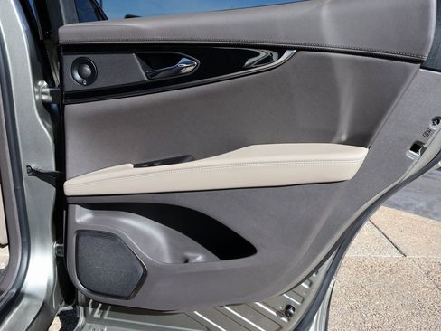 Used 2023 Lincoln Nautilus Reserve w/ Equipment Group 201A image 12