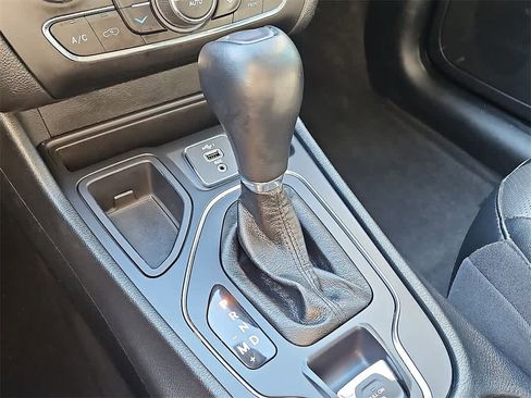 Used 2022 Jeep Cherokee Latitude Lux image 13