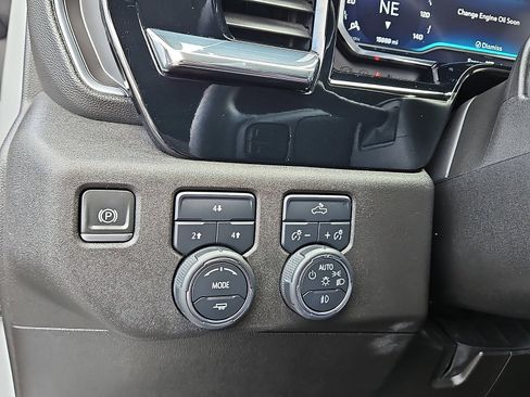 Used 2024 Chevrolet Silverado 2500 LT image 15