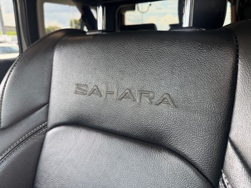 Used 2022 Jeep Wrangler Unlimited Sahara w/ Cold Weather Group AWD/4WD image 41