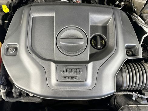 Used 2022 Jeep Grand Cherokee Overland w/ Luxury Tech Group IV image 33