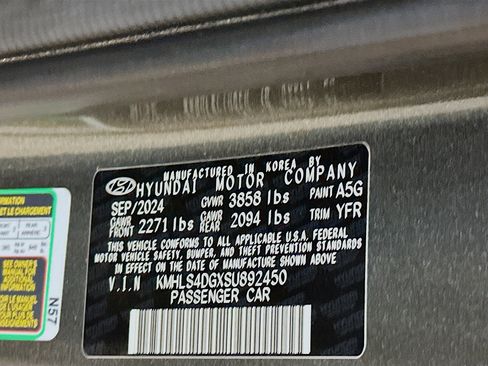 Used 2025 Hyundai Elantra SEL image 12