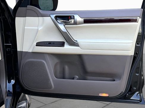 Used 2014 Lexus GX 460 w/ Premium Package AWD/4WD image 19