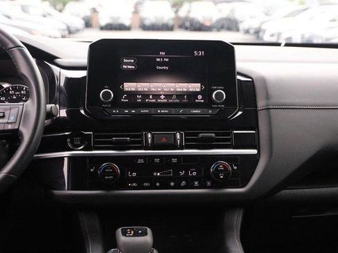 Used 2025 Nissan Pathfinder SV FWD image 25