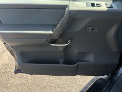 Used 2005 Nissan Titan SE w/ (R02) SE Off-Road Pkg image 15