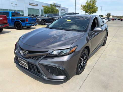 Used 2021 Toyota Camry SE FWD image 9