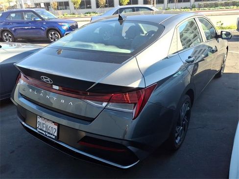 Certified 2025 Hyundai Elantra SEL image 3