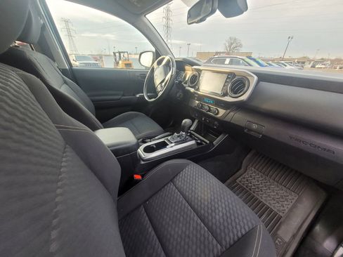 Used 2021 Toyota Tacoma SR5 w/ Trail Edition RWD image 12