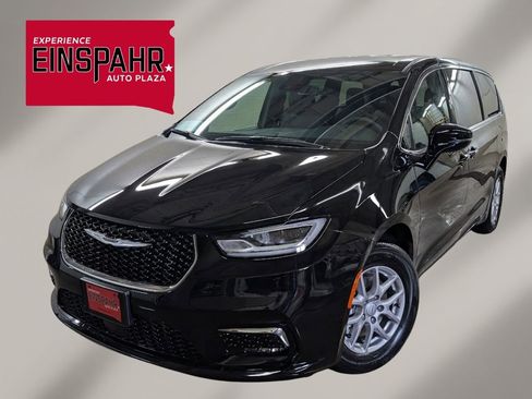 New 2026 Chrysler Pacifica Select image 1