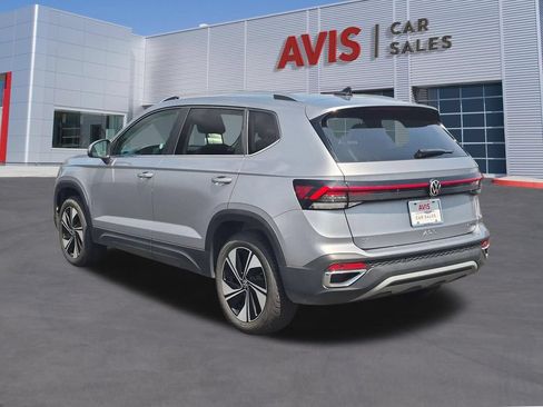 Used 2025 Volkswagen Taos SE AWD/4WD image 9