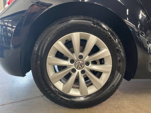 Used 2019 Volkswagen Beetle 2.0T S FWD image 26
