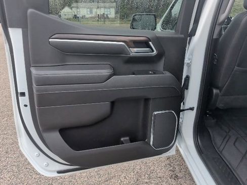 Certified 2025 GMC Sierra 1500 SLT image 11