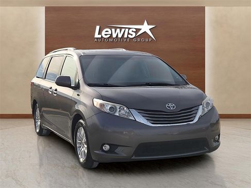 Used 2016 Toyota Sienna XLE image 6
