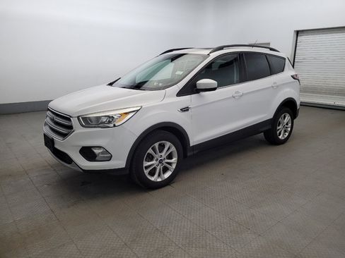 Used 2017 Ford Escape SE w/ Equipment Group 201A AWD/4WD image 2