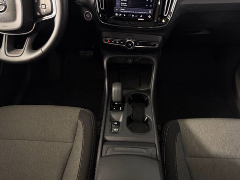 Used 2025 Volvo XC40 B5 Core AWD/4WD image 15