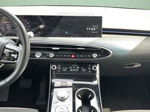 Certified 2026 Genesis GV70 2.5T AWD/4WD image 18