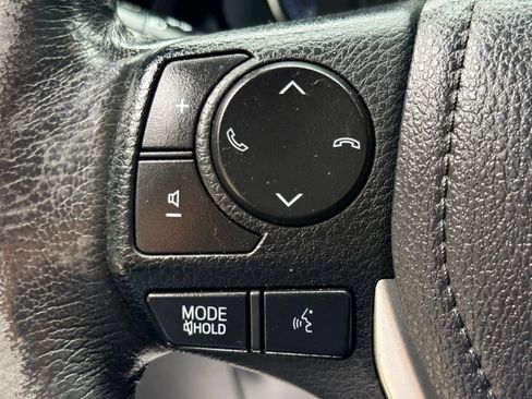 Used 2017 Toyota Corolla SE w/ SE Premium Package FWD image 32